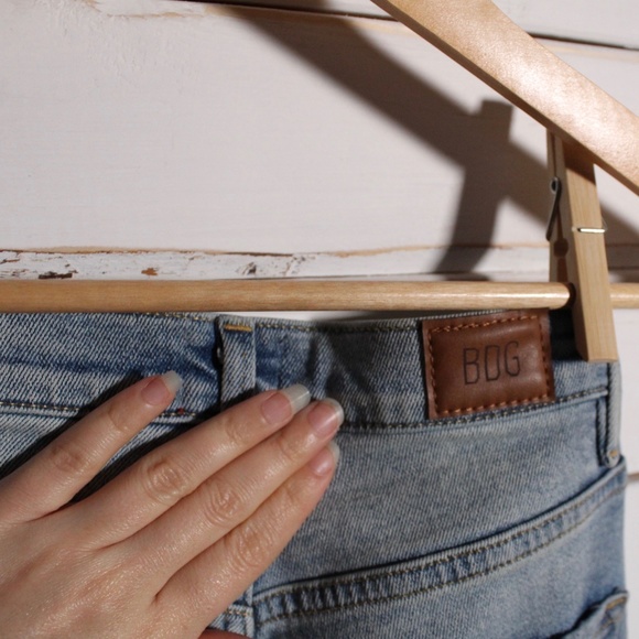 BDG UO Twig High Rise Skinny Destroyed Jean NWOT - Picture 5 of 9